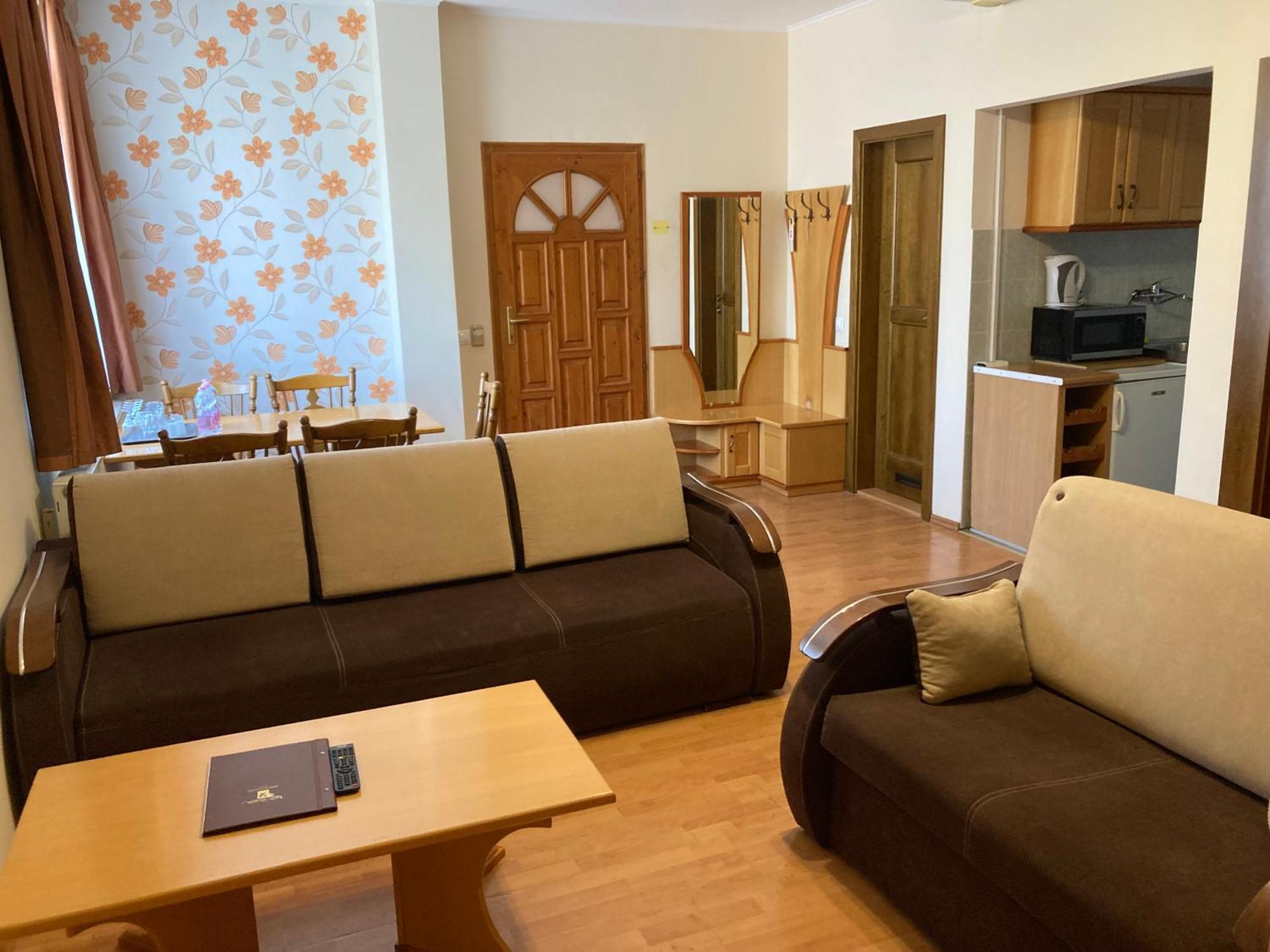 Komárom Het Vezer Apartmanhotel חדר תמונה