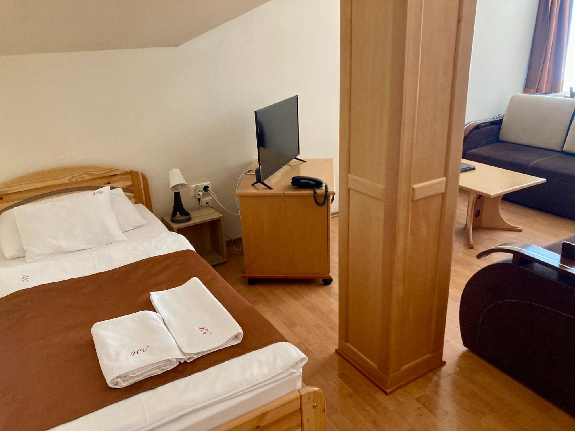 Komárom Het Vezer Apartmanhotel חדר תמונה